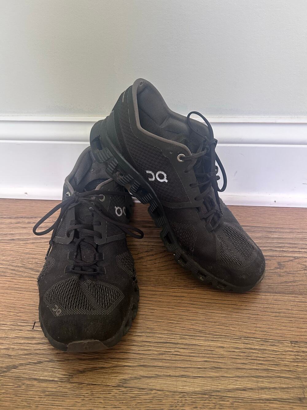 On Cloud On Running Cloud X Womens US 9.5, UK 7.5 Black Running Shoes Activewear